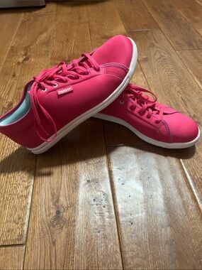 Reebok Women’s Hot Pink Low-Top Lace-Up Sneakers